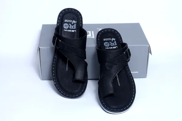 Leegrain_Black_slipper_for_mens_