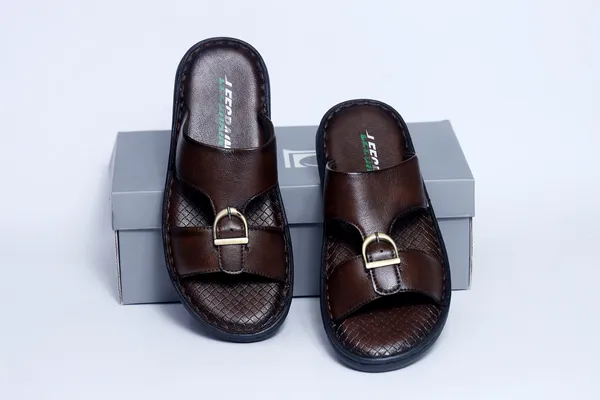 Leegrain_Brown_slipper_for_mens_