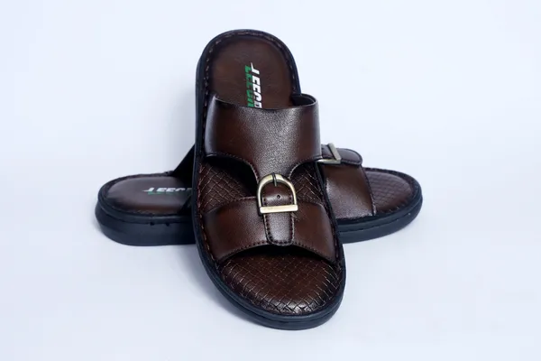 Leegrain_Brown_slipper_for_mens_
