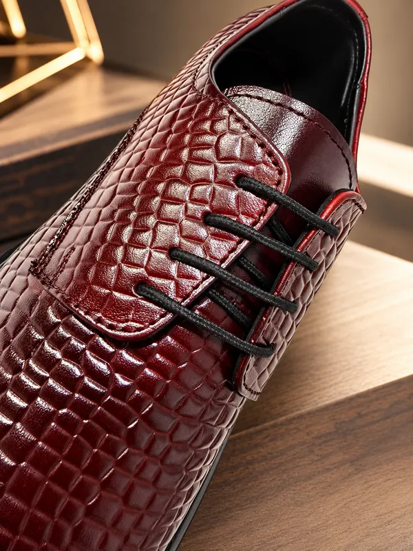 Leegrain_Men’s_Premium_Burgundy_Woven-Texture_Lace-Up_Formal_Shoes.