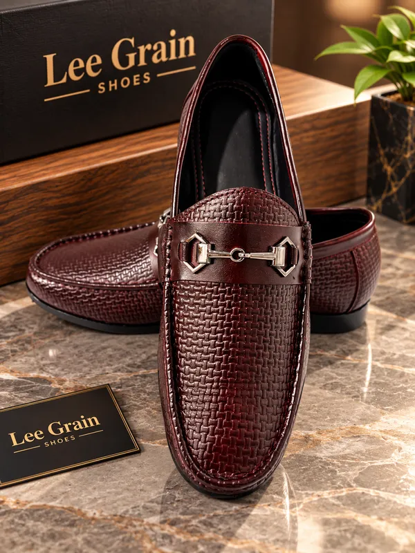 Leegrain_Men’s_Premium_Burgundy_Woven-Texture_Metal-Detail_Loafers.