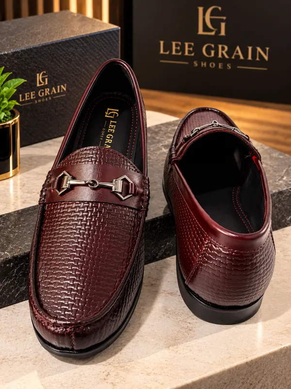 Leegrain_Men’s_Premium_Burgundy_Woven-Texture_Metal-Detail_Loafers.