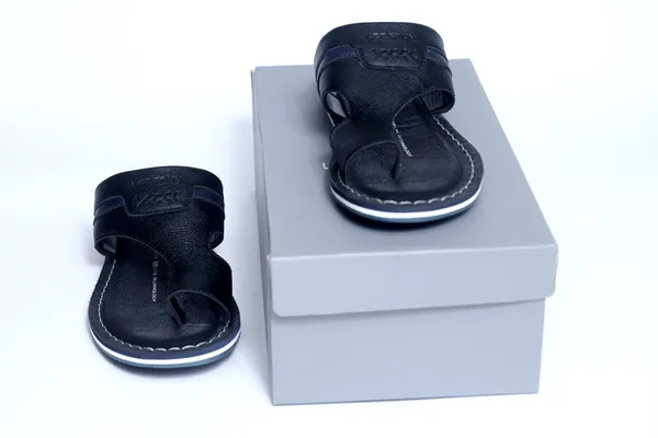 Leegrain_black_slipper_for_mens_