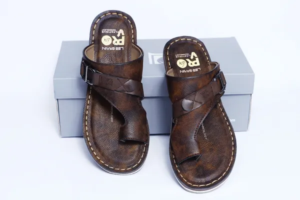 Leegrain_brown_slipper_for_mens_