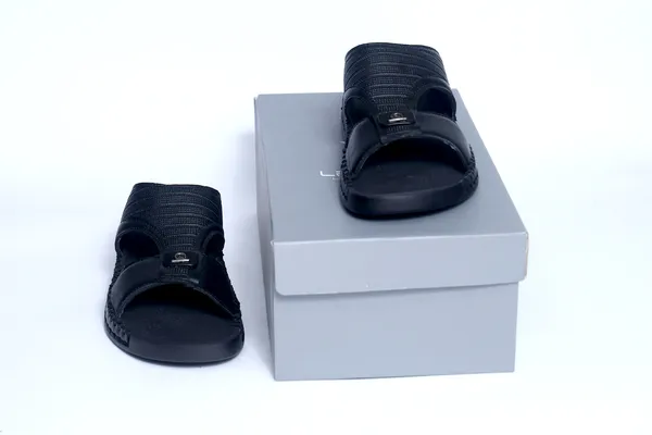 Leegrain_latest_black_slipper_for_mens_
