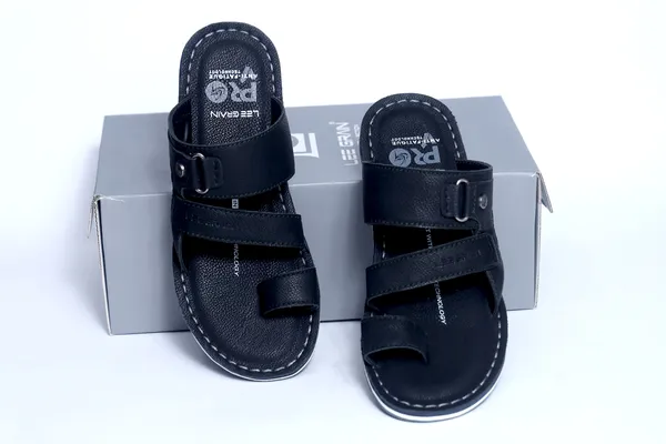Leegrain_latest_black_slipper_for_mens_