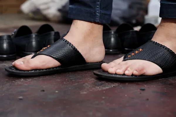 Lee_Grain_Black_Latest___Woven_Open-Toe_Slip-On_Slippers_For_Men