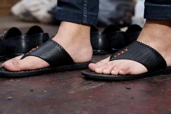 Lee_Grain_Black_Latest___Woven_Open-Toe_Slip-On_Slippers_For_Men