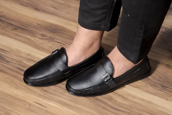 Lee_Grain_Black_Latest___Buckle_Strap_Textured_Loafers_For_Men