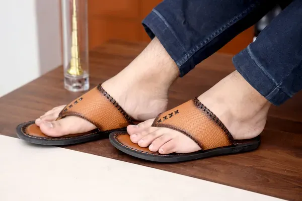 Lee_Grain_Tan_V_Shape_Latest_Slipper_For_Men