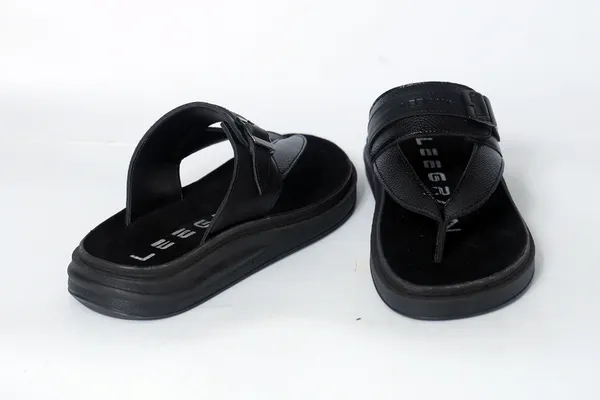 Lee_Grain_Black_Latest_Synthetic_Casual_Slippers_For_Men