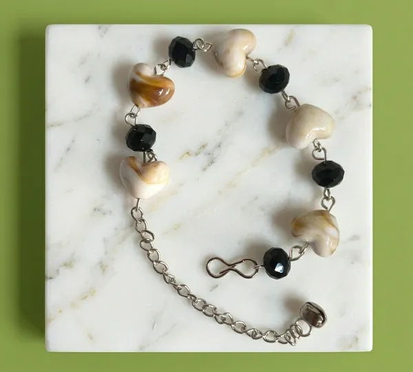 Black_Beaded_Charm_Bracelet_For_Women