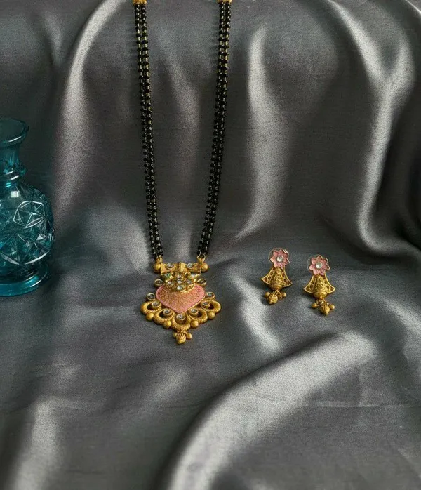 Black_Beaded_Gold_Tone_Heart_Pendant_Necklace_Set_For_Women