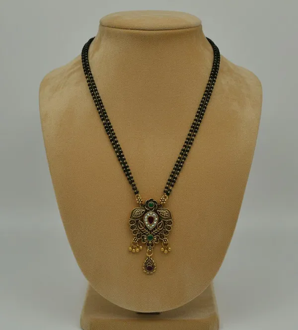 Black_Beaded_Leaf_Motif_Stone_Mangalsutra_Necklace_For_Women