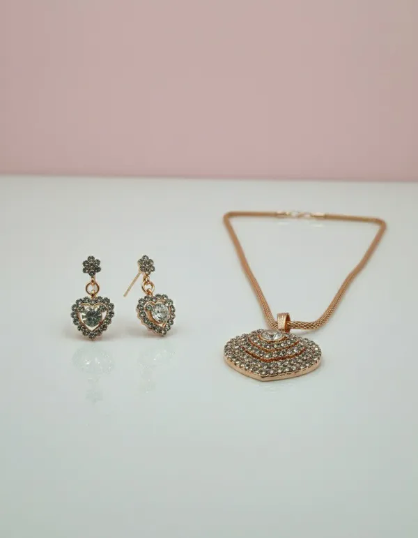 Gold_Tone_Crystal_Heart_Pendant_Jewellery_Set_For_Women