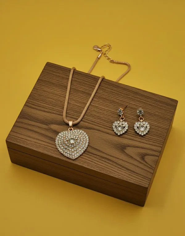 Gold_Tone_Crystal_Heart_Pendant_Jewellery_Set_For_Women