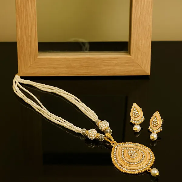Gold_Tone_Pearl_Layered_Necklace_Set_For_Women