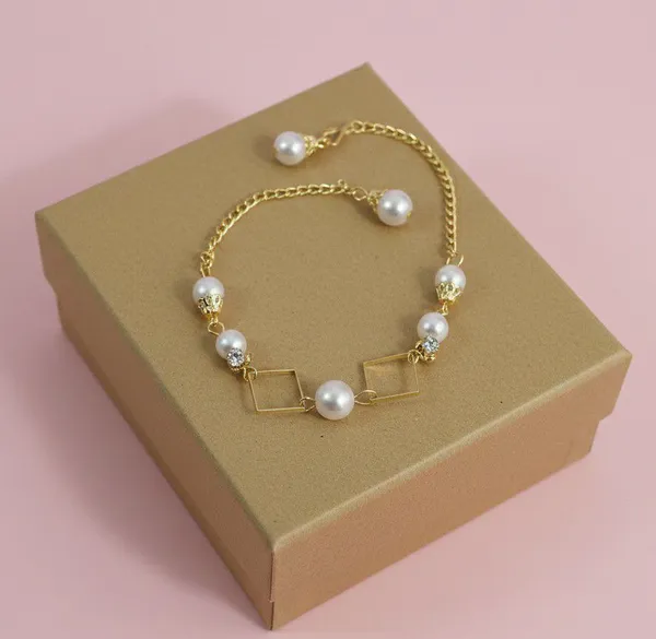 Gold_Tone_Artificial_Pearl_Chain_Bracelet_For_Women