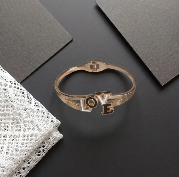 Rose_Gold_Love_Charm_Bangle_Bracelet_For_Women