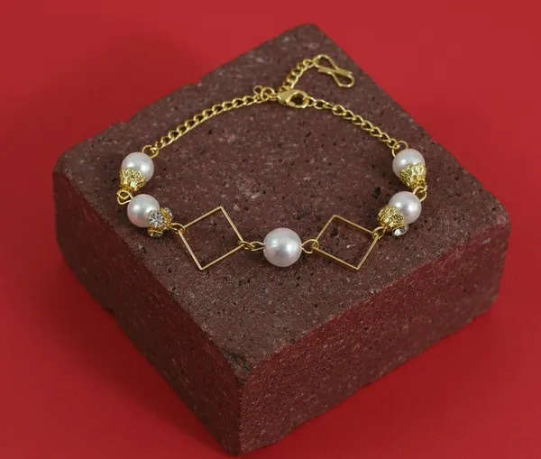 Gold_Tone_Artificial_Pearl_Chain_Bracelet_For_Women