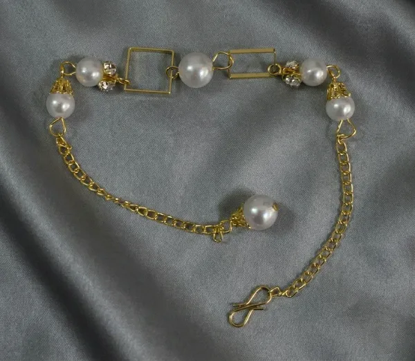 Gold_Tone_Artificial_Pearl_Chain_Bracelet_For_Women