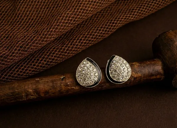 Silver_Tone_Crystal_Teardrop_Stud_Earrings_For_Women