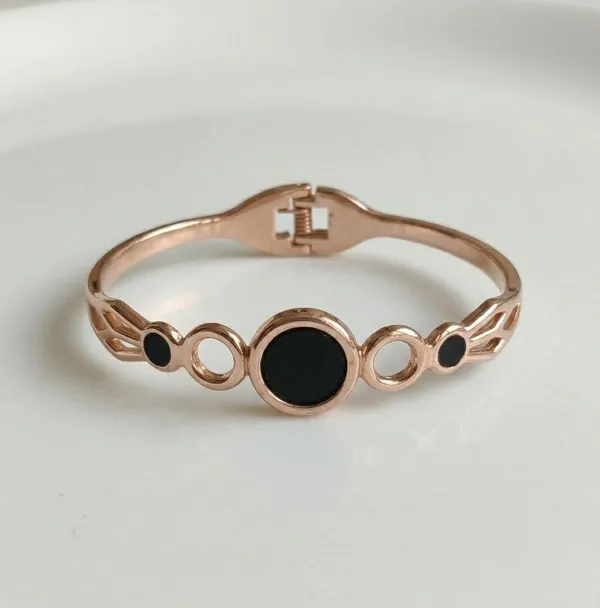Rose_Gold_Black_Oval_Stone_Bracelet_For_Women