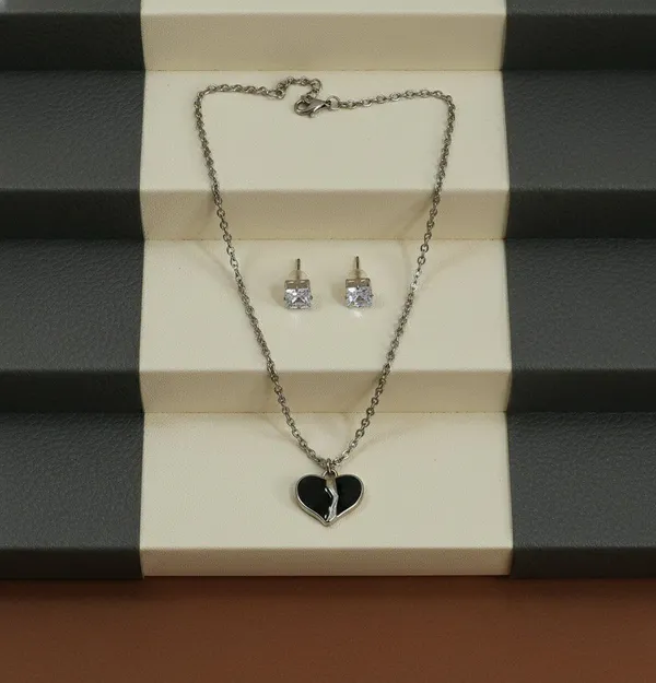 Silver_Tone_Black_Heart_Pendant_Necklace_And_Studs_Set_For_Women