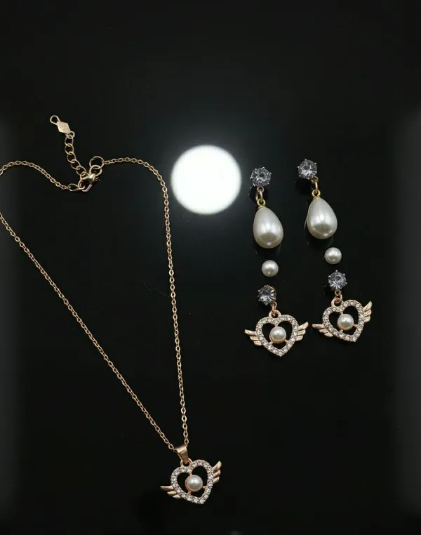 Gold_Tone_Pearl_Heart_Pendant_Jewellery_Set_For_Women