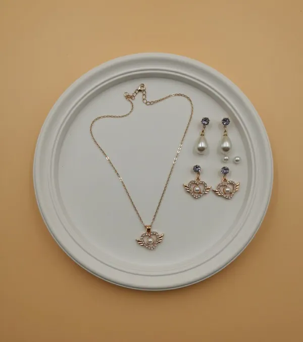 Gold_Tone_Pearl_Heart_Pendant_Jewellery_Set_For_Women
