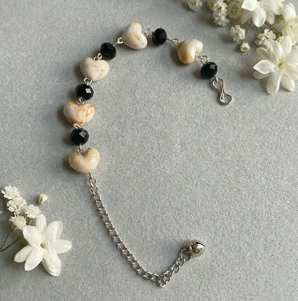 Black_Beaded_Charm_Bracelet_For_Women