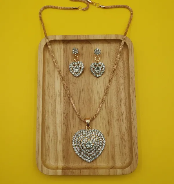 Gold_Tone_Crystal_Heart_Pendant_Jewellery_Set_For_Women