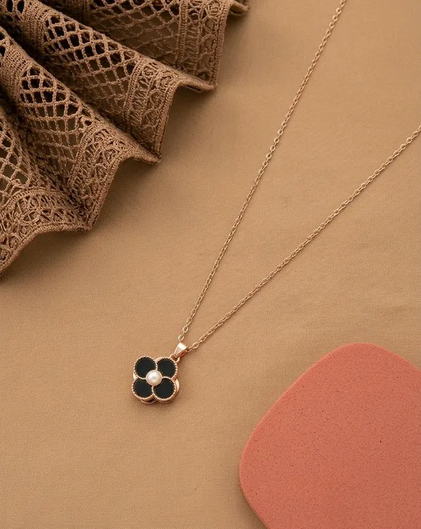Rose_Gold_Tone_Black_Clover_Pearl_Pendant_Necklace_For_Women