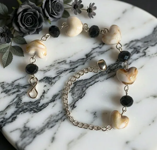 Black_Beaded_Charm_Bracelet_For_Women