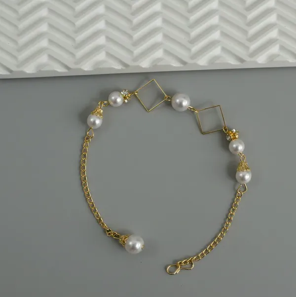 Gold_Tone_Artificial_Pearl_Chain_Bracelet_For_Women
