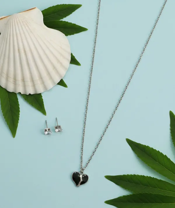 Silver_Tone_Black_Heart_Pendant_Necklace_And_Studs_Set_For_Women
