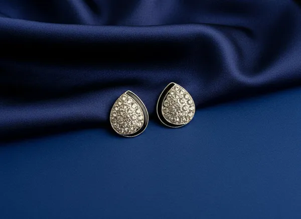 Silver_Tone_Crystal_Teardrop_Stud_Earrings_For_Women