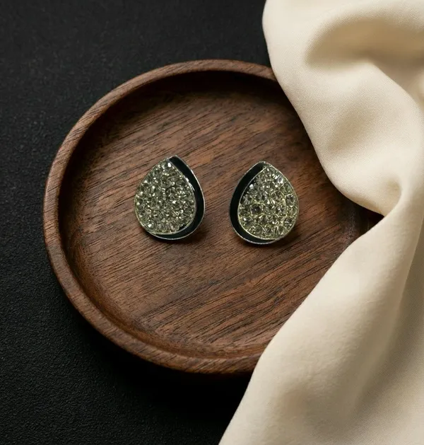 Silver_Tone_Crystal_Teardrop_Stud_Earrings_For_Women