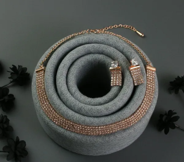Gold_Tone_Rhinestone_Curved_Band_Necklace_And_Earrings_Set_For_Women