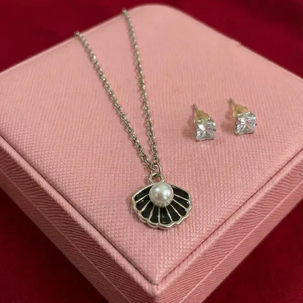 Silver_Shell_Pearl_Pendant_Jewellery_Set_For_Women