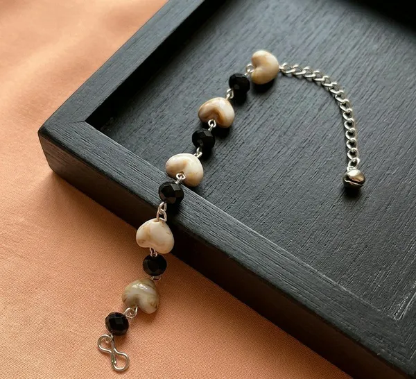 Black_Beaded_Charm_Bracelet_For_Women