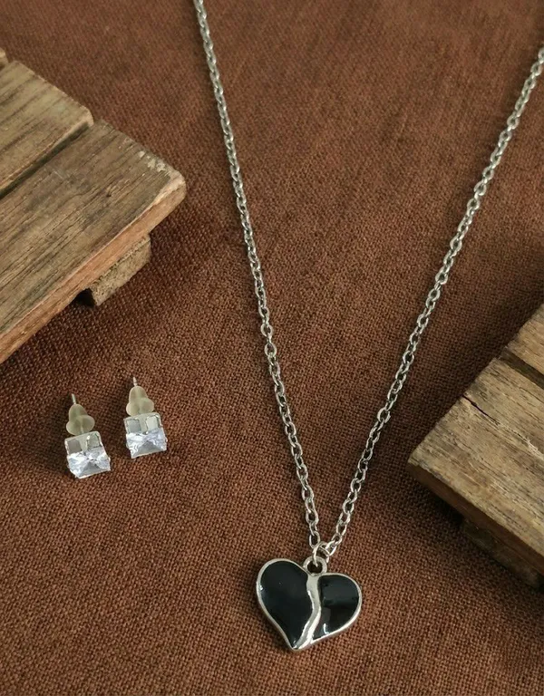 Silver_Tone_Black_Heart_Pendant_Necklace_And_Studs_Set_For_Women