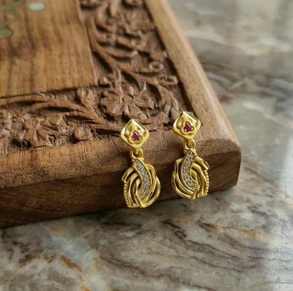 Gold_Tone_Red_Stone_Square_Drop_Earrings_For_Women