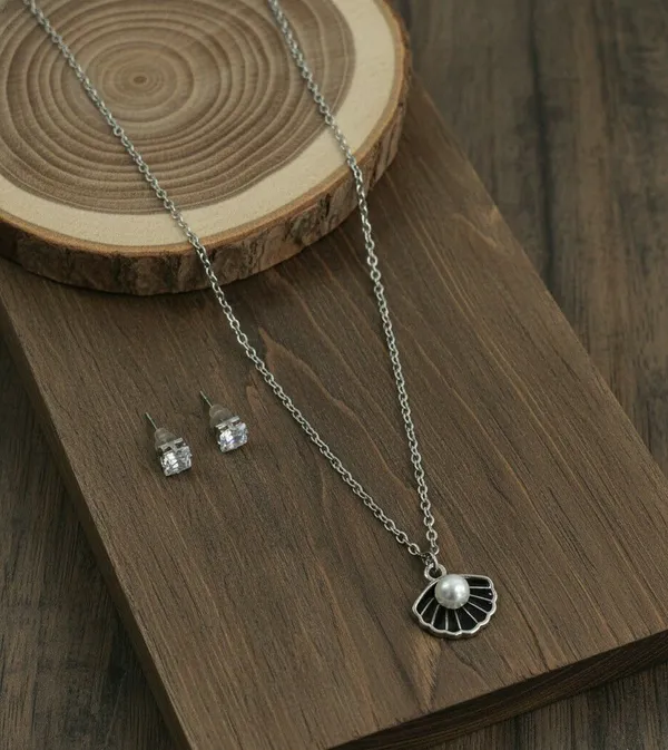 Silver_Shell_Pearl_Pendant_Jewellery_Set_For_Women