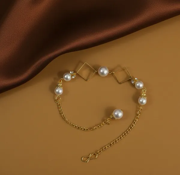 Gold_Tone_Artificial_Pearl_Chain_Bracelet_For_Women