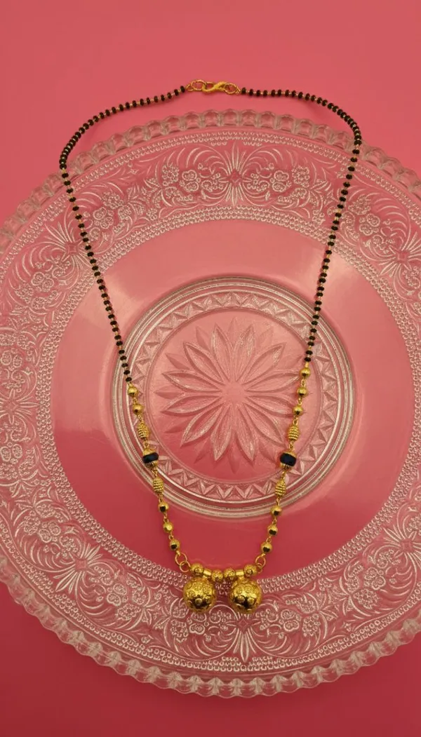 Black_Beaded_Gold_Tone_Traditional_Mangalsutra_For_Women