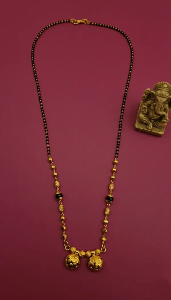 Black_Beaded_Gold_Tone_Traditional_Mangalsutra_For_Women