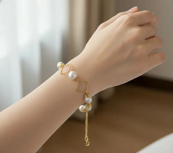 Gold_Tone_Artificial_Pearl_Chain_Bracelet_For_Women