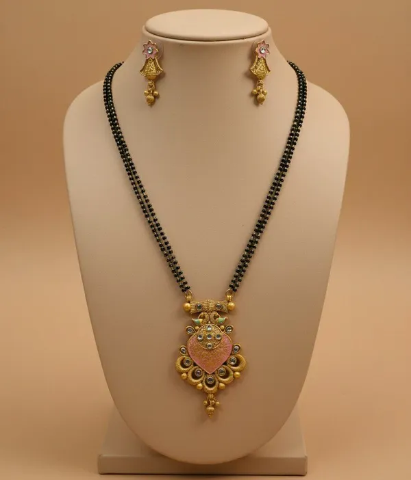 Black_Beaded_Gold_Tone_Heart_Pendant_Necklace_Set_For_Women
