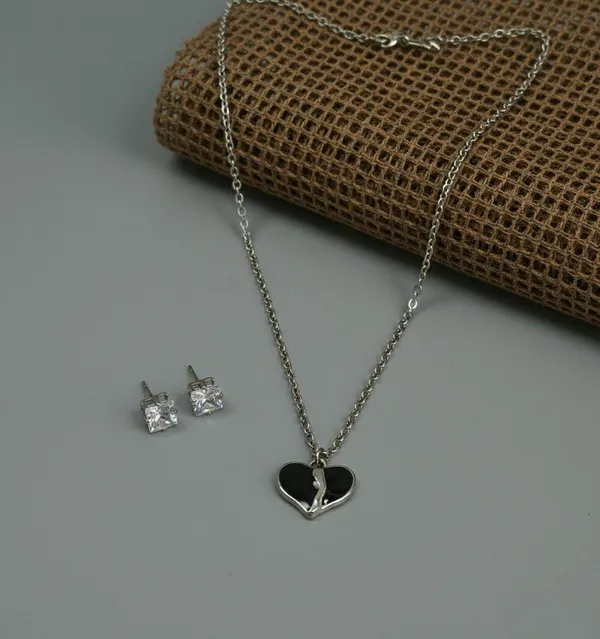 Silver_Tone_Black_Heart_Pendant_Necklace_And_Studs_Set_For_Women